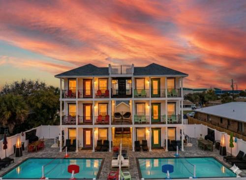 Spring Break! 2 Homes, 2 Pools, Sleeps 22