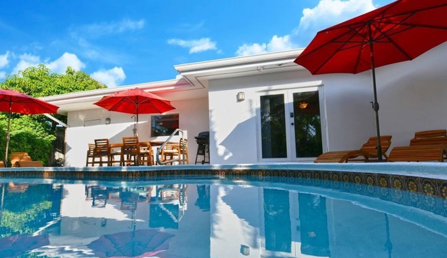 Spring Break | 4 Bed Apartment | Private Pool | Beach 4min