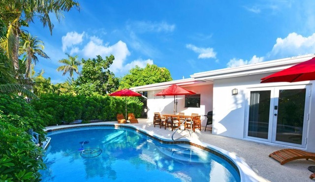 Spring Break | Elegant flat Apartment | Pool available |Free Bikes