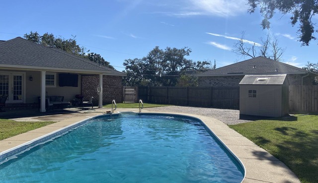 Spring Break Fun/Pool/Hot Tub/Walk to the Beach