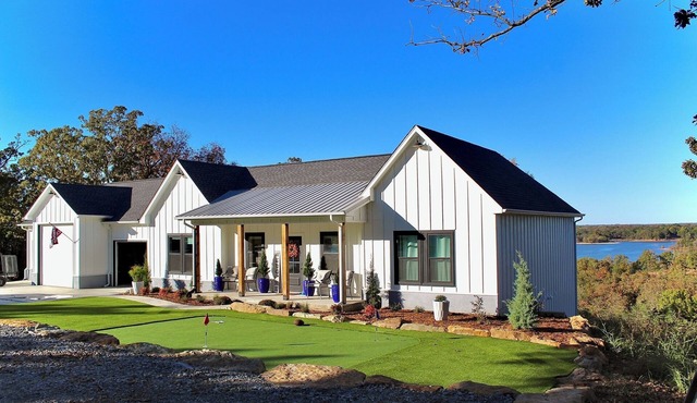 Spring Break GetAway. Beautiful 2 level, 4 Kbd, 3.5 bath with Lake Eufaula view