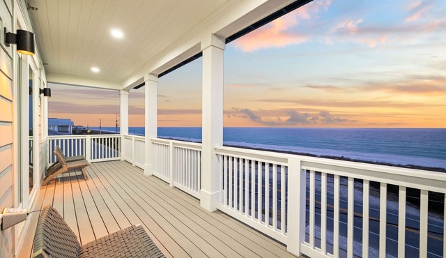 Spring Break Getaways! Private Pool! Bikes! Across the street from Beach!