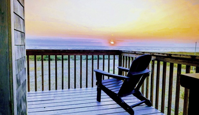 Spring Clamming! Spacious, Serene Grayland Beach Oceanfront! Wifi, Workspaces
