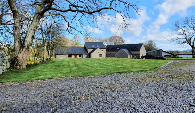 Spring Cottage (Sleeps 8)-Holiday Cottages Views Of Snowdon Range Menai Bridge