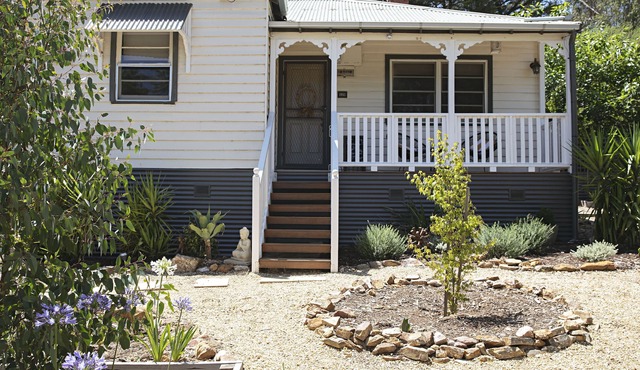 Spring Creek Cottage Hepburn - Self Contained solitary Pet Friendly Haven