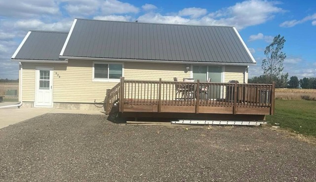 SPRING CREEK GETAWAY! 2 BEDROOM,1 BATH HOUSE BACKED UP TO OPEN SPACE!