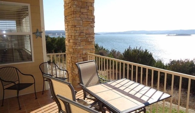 Spring Dates open! Luxury Lakefront Condo! 2 King Beds/2 New Baths, What A View!