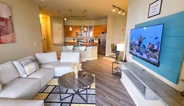 Spring Deal | Galleria Luxury Stay + Pool & Gym