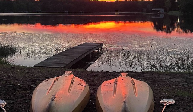 Spring Deal! Lakefront | Firepit,Dock,Kayaks,Deck