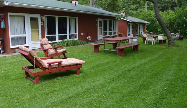 *SPRING DISCOUNT!* Right on Lake Michigan! Large 2 acre yard and private beach