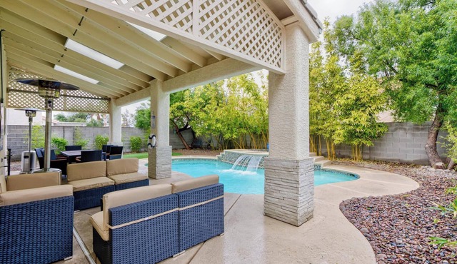 SPRING DISCOUNTED PRICE, HEATED POOL for a fee, MINS FROM STRIP, 4bed, GAME ROOM