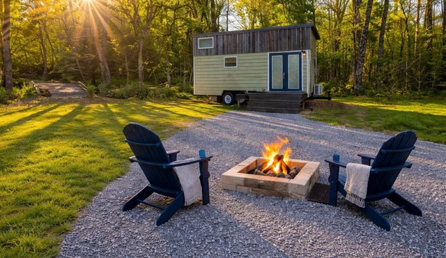 Spring-Fed Creekside Tiny – Private Nature Escape Near KY Lake