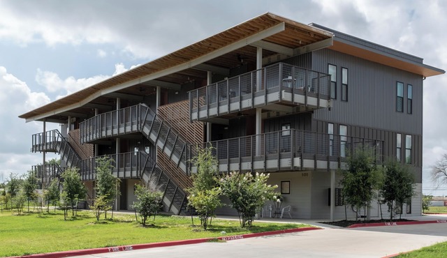 Spring Game Day Stay Near A&M Studio