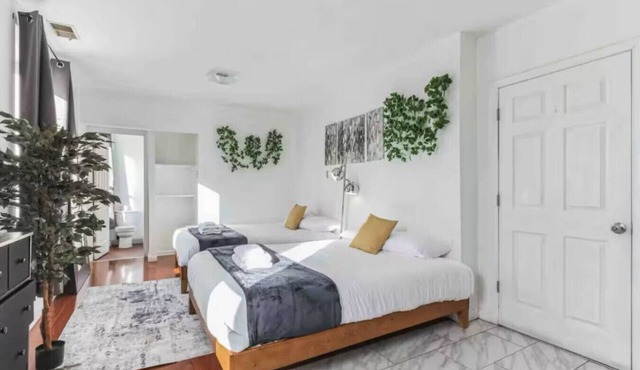 Spring Garden | Small & Cozy Studio Sleeps 4