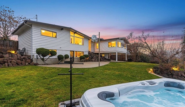 Spring getaway near Leavenworth, Mountain Views + Hot Tub