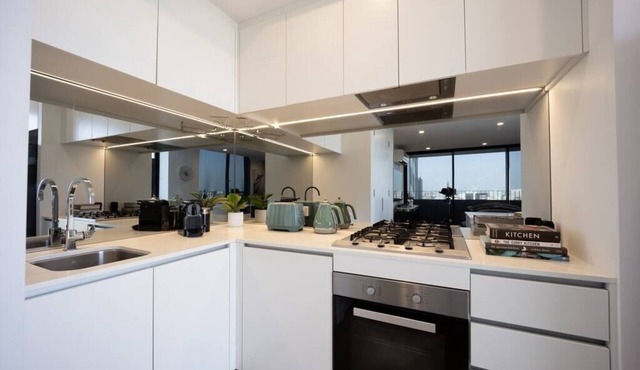 Spring Hill: 2BR, 1 CAR close to Brisbane CBD