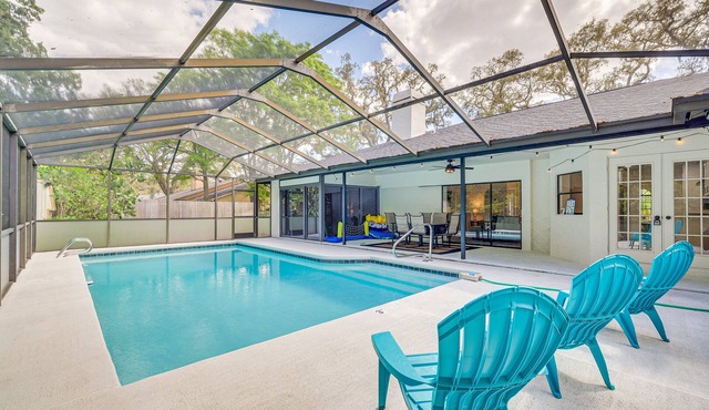Spring Hill Retreat w/Pool: 7 mi to Weeki Wachee!