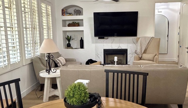 Spring is a fabulous time to head to La Quinta! Check out this 3bd/b villa!