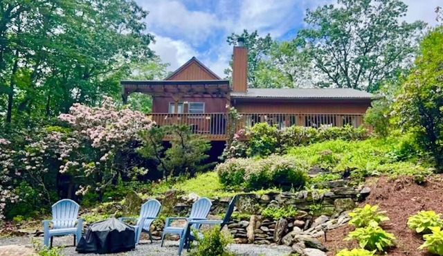 Spring is here! Long Range Views with Hot Tub!