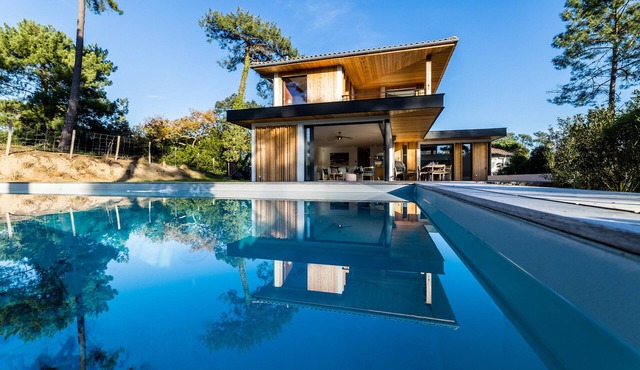 SPRING . KEYWEEK - Contemporary villa with pool in the hea