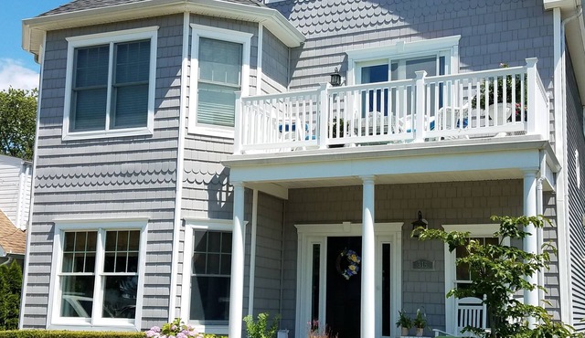 Spring Lake. 5 BR, 4 BA. 5 Beach/Pool Passes, 3 Blocks to Beach, Lake View