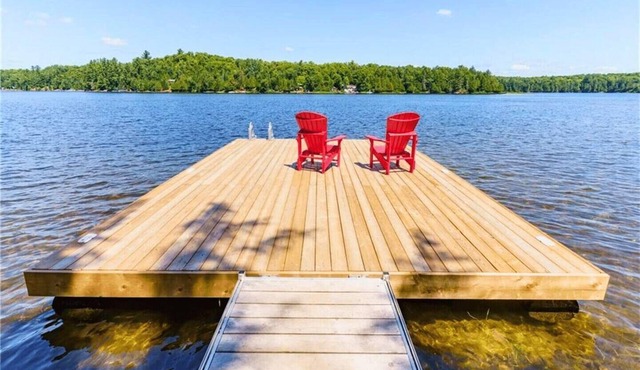 Spring Lake Chalets, 2 Chalets-Hot Tub, sleeps 10, private sandy beach!
