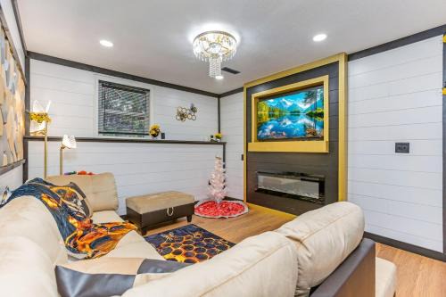 Spring Lovers Retreat Sauna, Hot Tub & Firepit