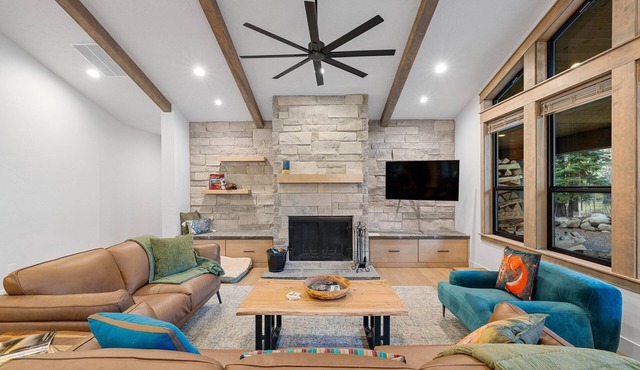 Spring Mtn Paradise - Pet friendly, single level w/hot tub and clubhouse access