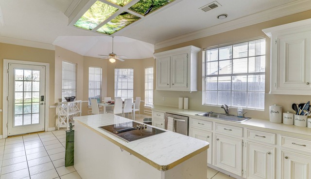 Spring Rental w/ Home Theater ~ 25 Mi to Houston!