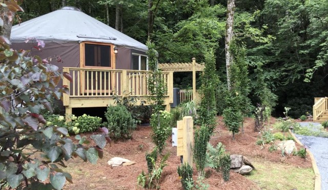 Spring Ridge Luxury Yurt - Creekside Glamping with Private Hot Tub