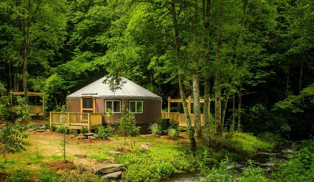 Spring Ridge Yurt - Creekside Glamping w/Private Hot Tub