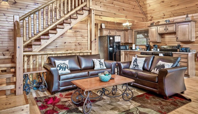 Spring Sale! Close to Downtown Gatlinburg+Arcade/Mini Theatre+Hot Tub