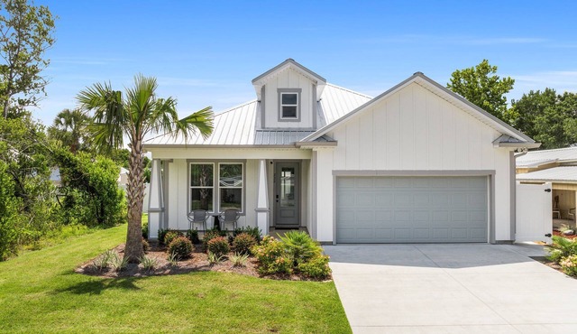 SPRING SPECIALS! Entire Home in West End, Panama City Beach. Minutes from Beach!