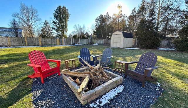 Spring Special! Perfect Group Stay: 11 Beds, Easy Parking, Huge Yard for Play