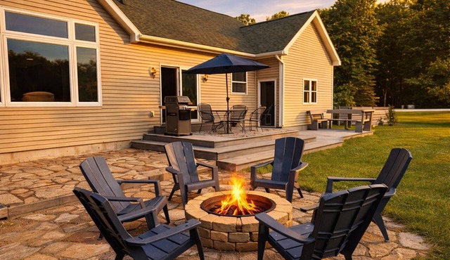 SPRING SPECIAL! Ski, Golf and Fish Haus. 8 Beds, Fireplace, Rivers & Lakes