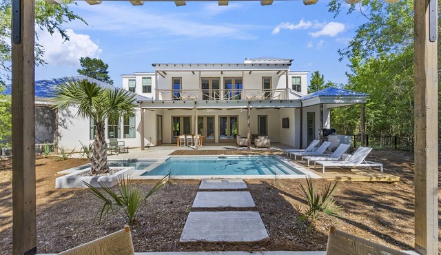 Spring & Summer Luxury: 5-Bed CasaBlanca Retreat w/Pool & Hot Tub