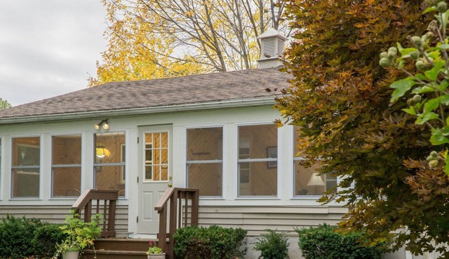 Spring Summer specials on newly remodeled lakefront home. May also book 2664590