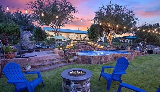 SPRING TIME IN TX! Legacy at the Ranch in Texas Hill Country: 3 homes sleeps 16