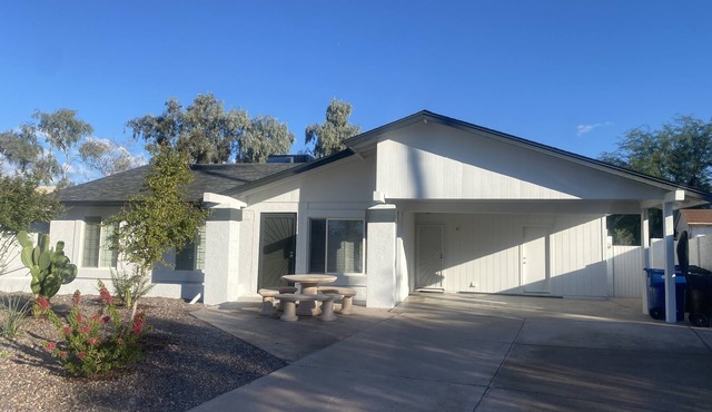 Spring Training 3B/2B close to everything