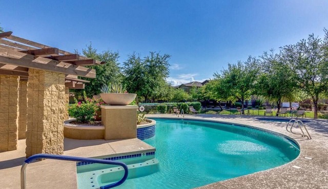 Spring Training, Local Pickleball, Pool, Hot Tub, Gated Community, Walking Trail
