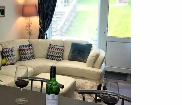 Springer Villa, Cosy 2 Bed, Newquay, Sleeps 5,