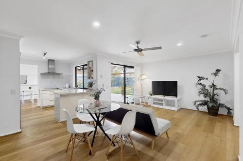 Springfield 4BR Air Conditioned with BBQ and Patio