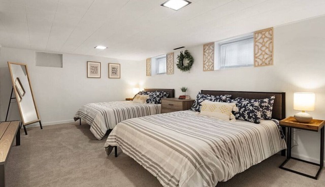 Springfield · 5Queens+1TwinFuton: East Peoria-Perfect for Lrg Groups