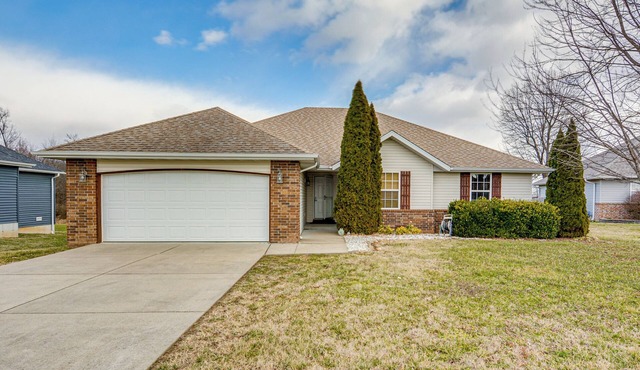 Springfield Area Retreat! Family Home w/ Yard