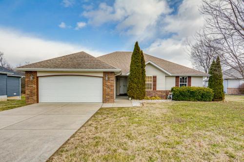 Springfield Area Retreat! Family Home with Yard