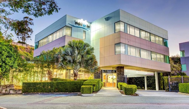 Springfield Lakes Boutique Hotel