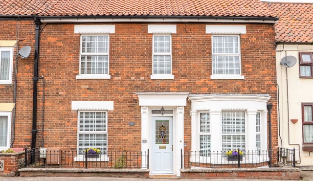 SPRINGFIELD, pet friendly, country holiday cottage in Fakenham