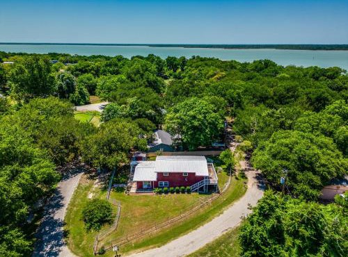 Springhill Lakehouse at Navarro Mills Lake