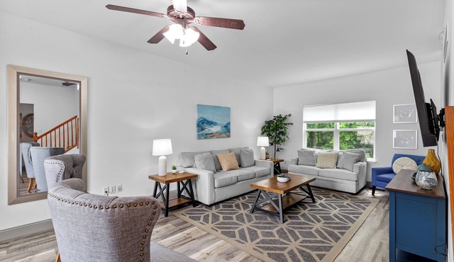 Springhurst Serenity: Fresh 4BR Getaway