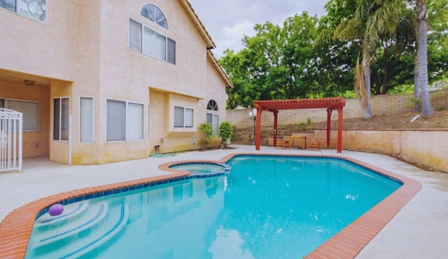 Springmist · ✷PRIVATE POOL✷ 4 Bedroom/Fast Wifi/Dessert Oasis